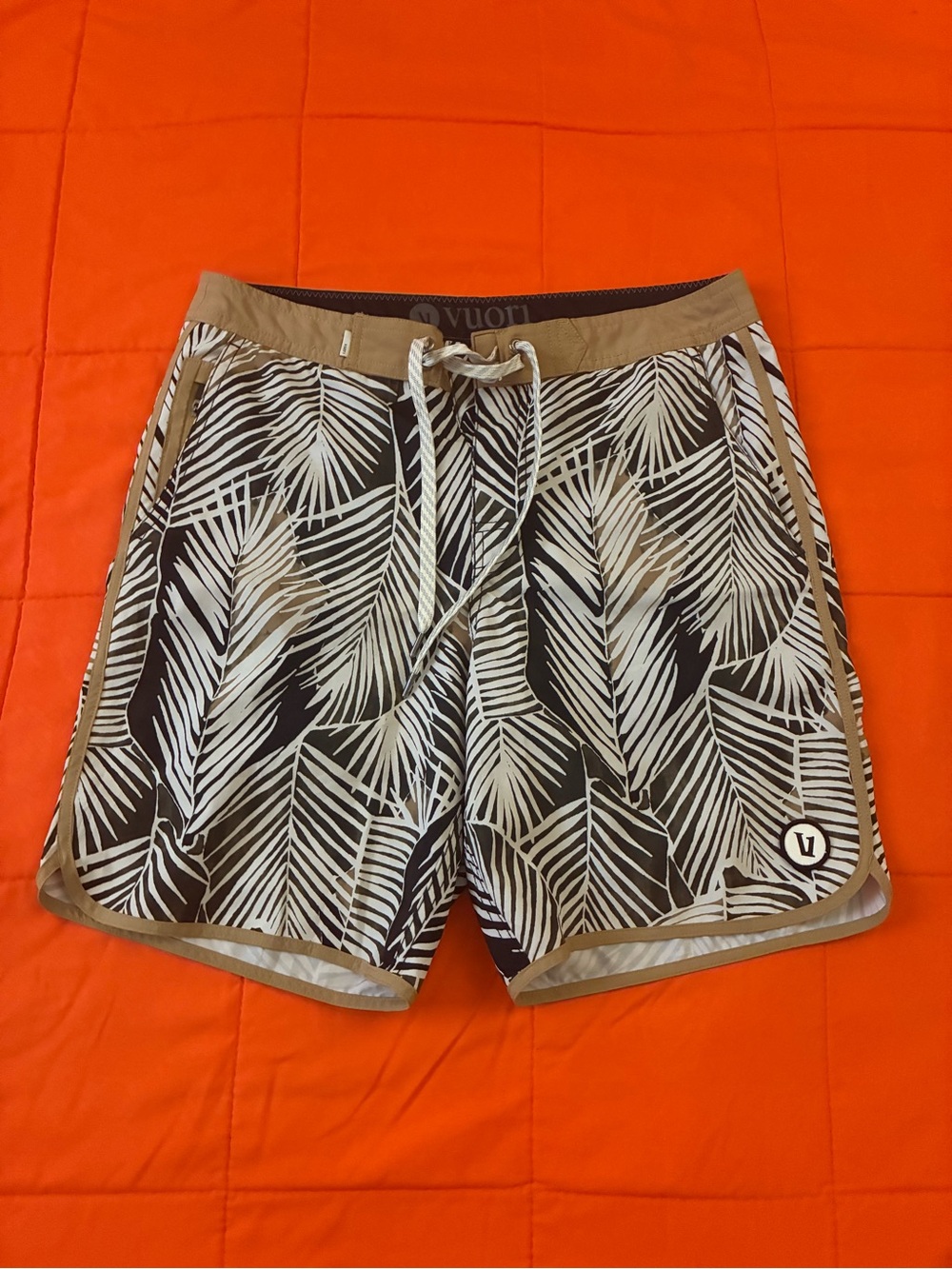 Vuori Mens Cruise Board Shorts Swim Trunks Palm Leaf Print Size 28